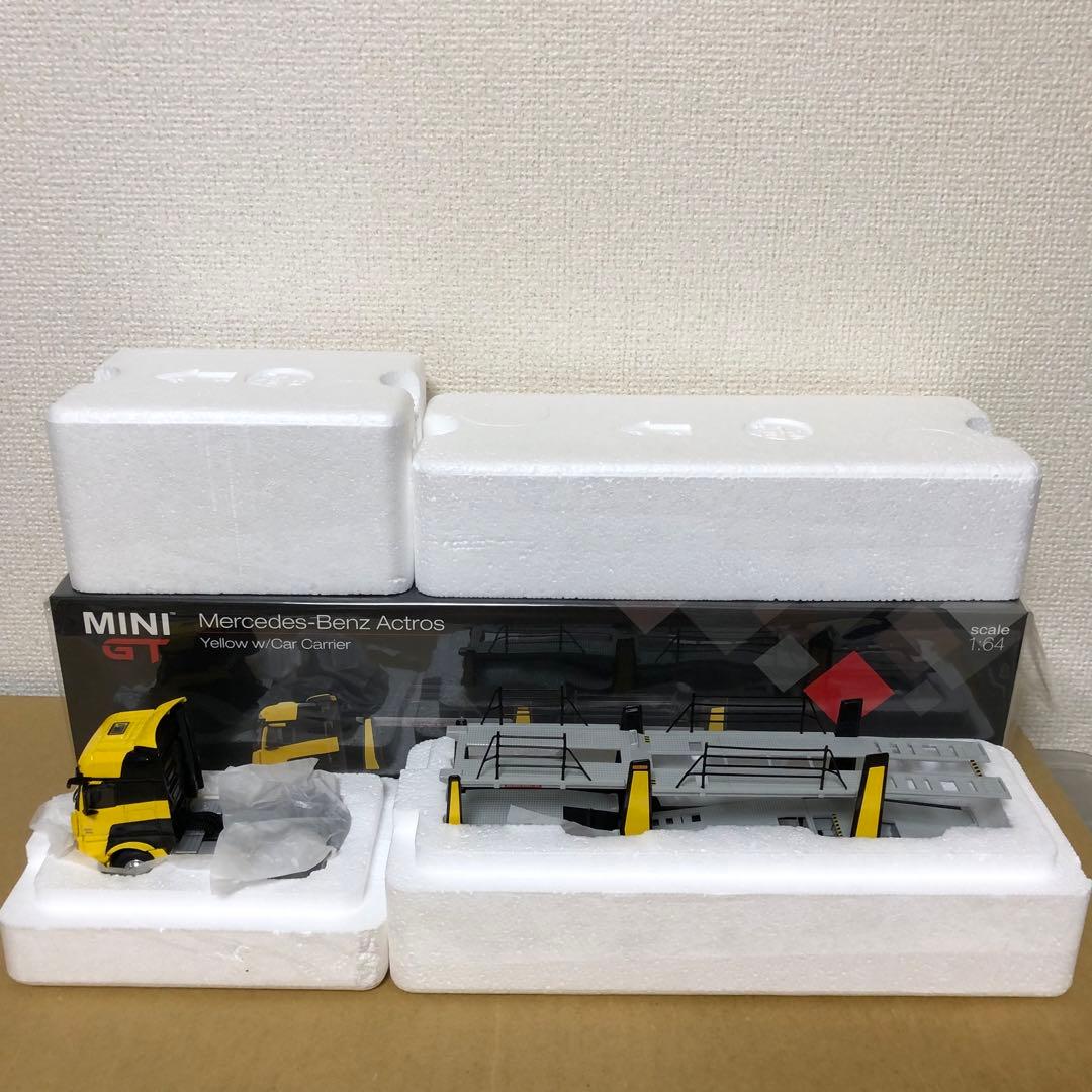 MINI GT　メルセデスベンツ アクトロス　イエロー w/ カー キャリアー