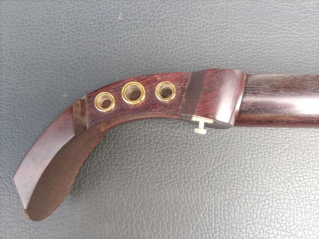 ③【津軽三味線（すだれ彫り胴）】