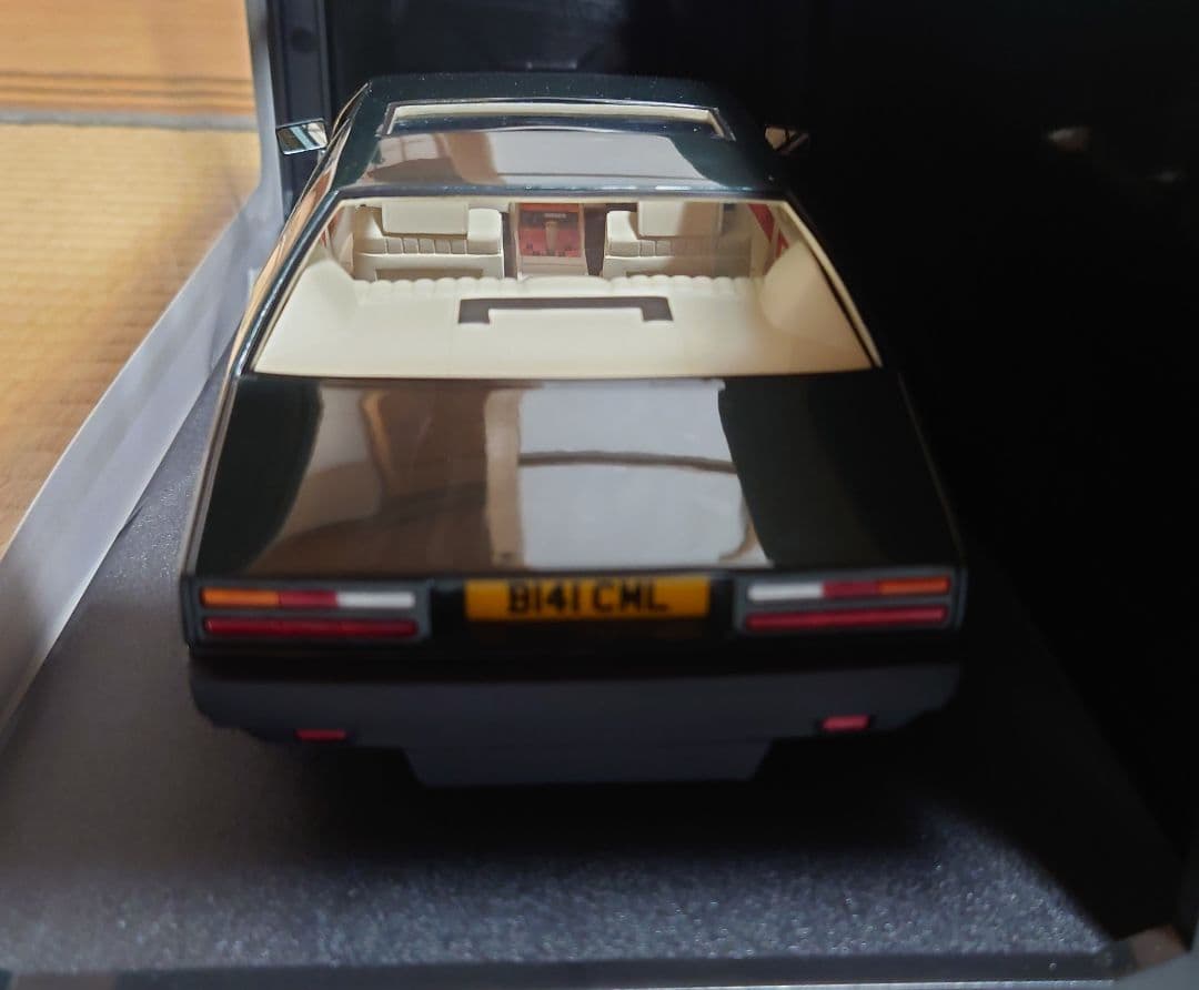 ②CULT 1/18 アストンマーティン・ラゴンダ 1985 グリーンメタリック