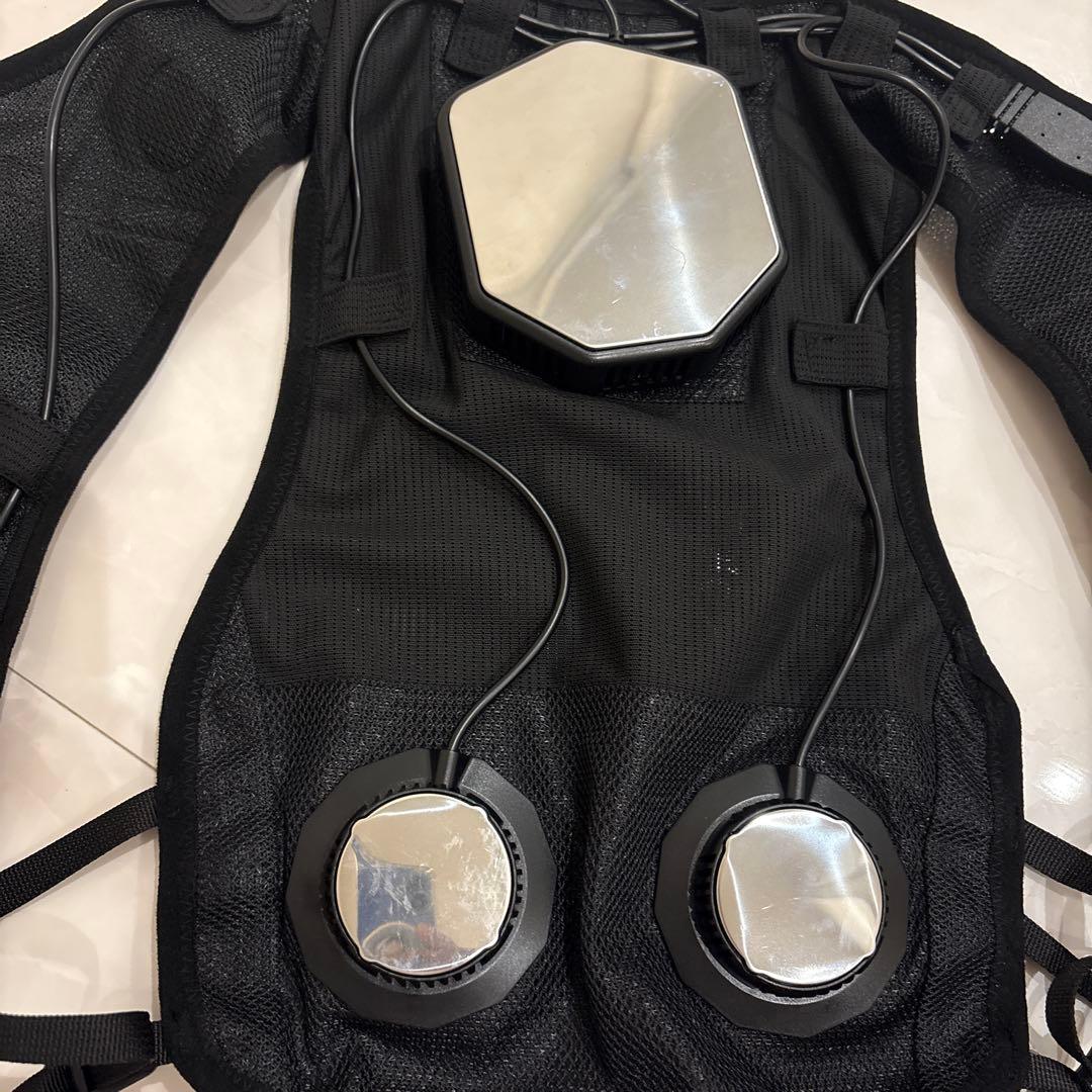 ワークマン　WindCore ICE×HEATER ペルチェベストPRO