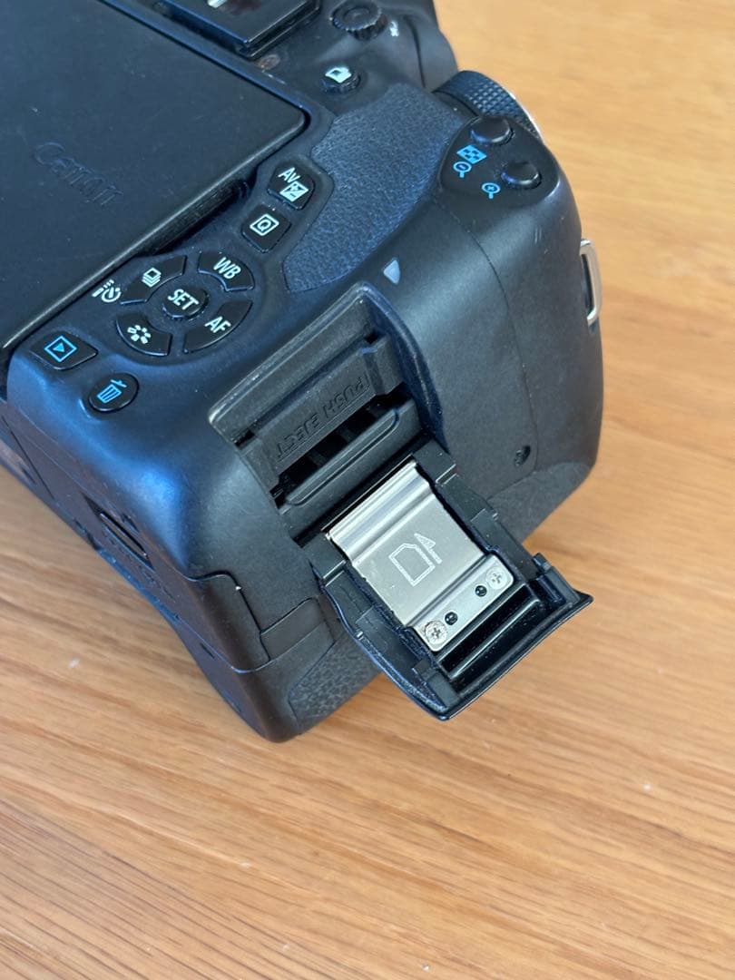 Canon EOS Kiss X18i カメラ　ボディ本体【ジャンク品扱い】