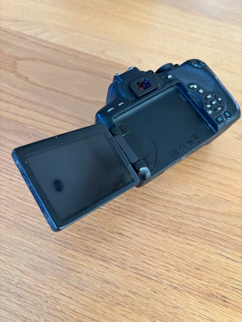 Canon EOS Kiss X18i カメラ　ボディ本体【ジャンク品扱い】