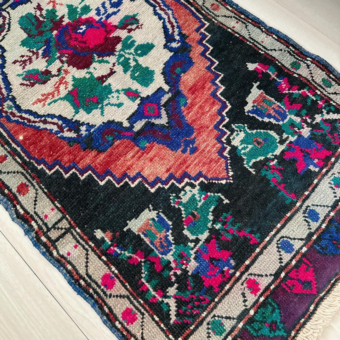 トルコ ヴィンテージラグ A48人気柄 レア マゼンタピンク グリーン ネイビー