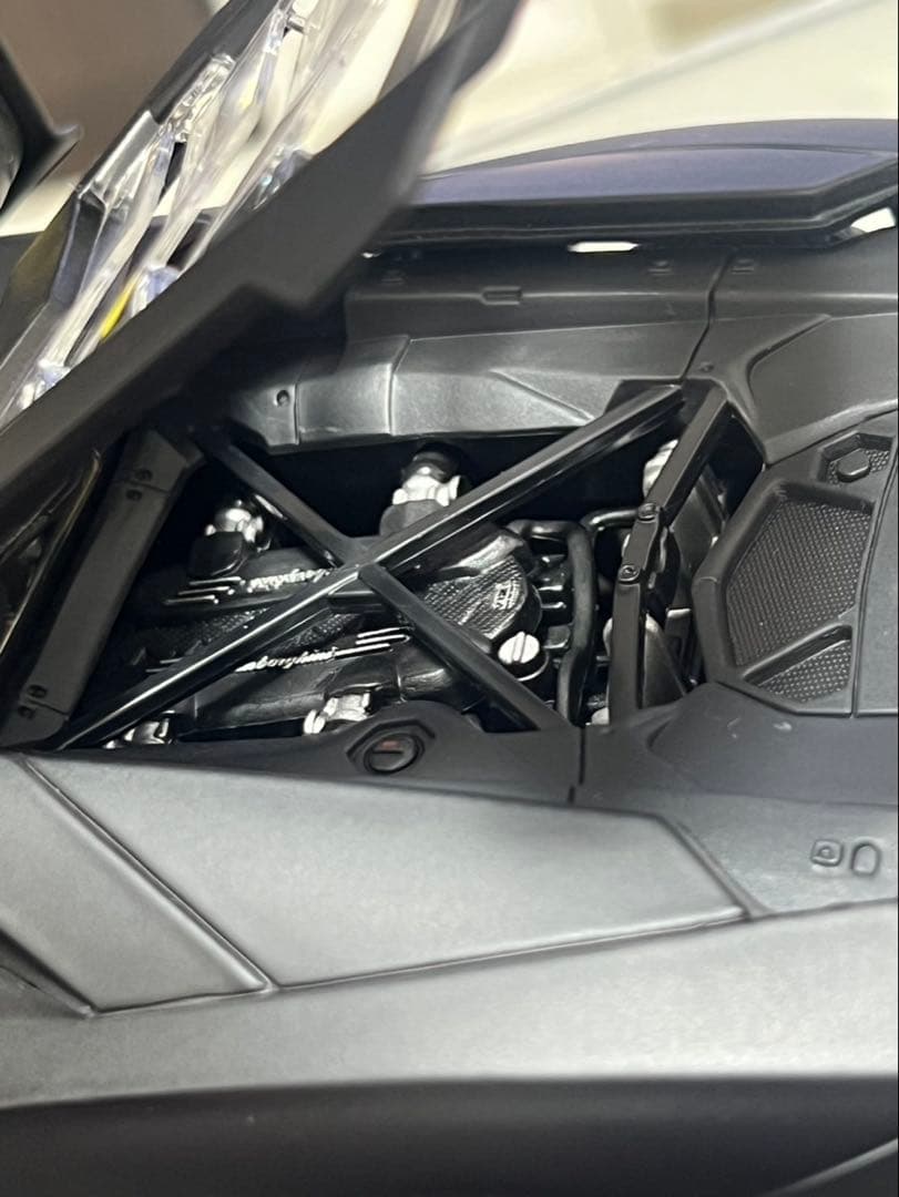 ランボルギーニアヴェンタドール1/18