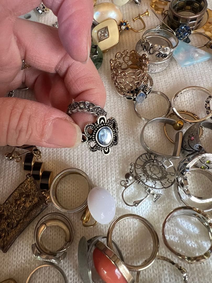 アクセサリー、装飾品まとめ売り。2.2kgお得