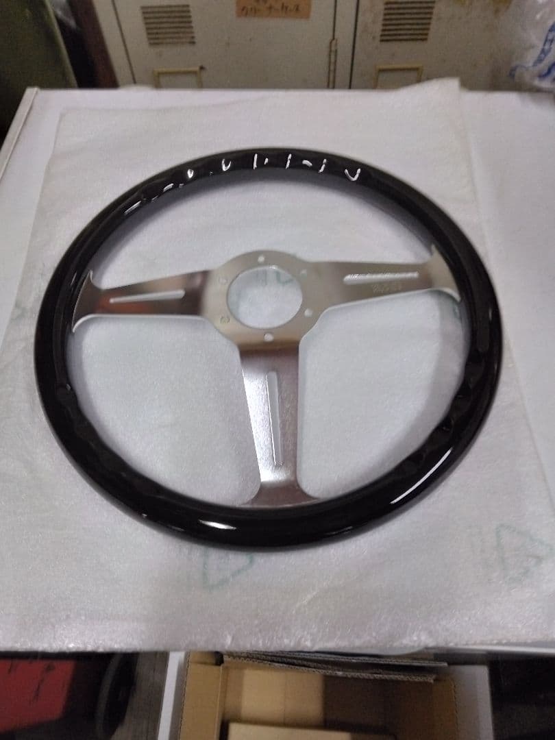 3スポーク ステアリング ブラウンウッド8さん専用です。ホーンボタン付きです。