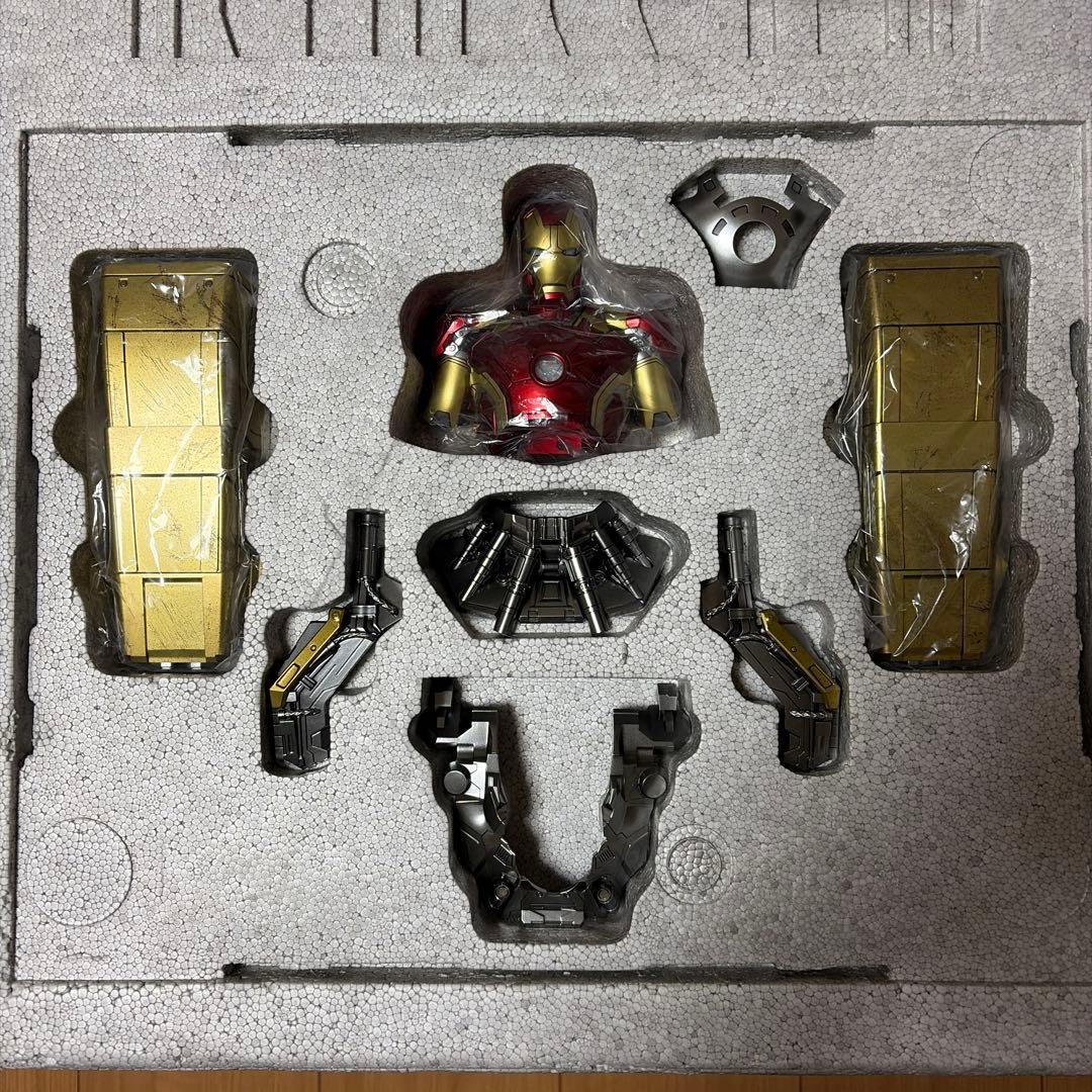 ホットトイズ　Hot Toys ハルクバスター　デラックス