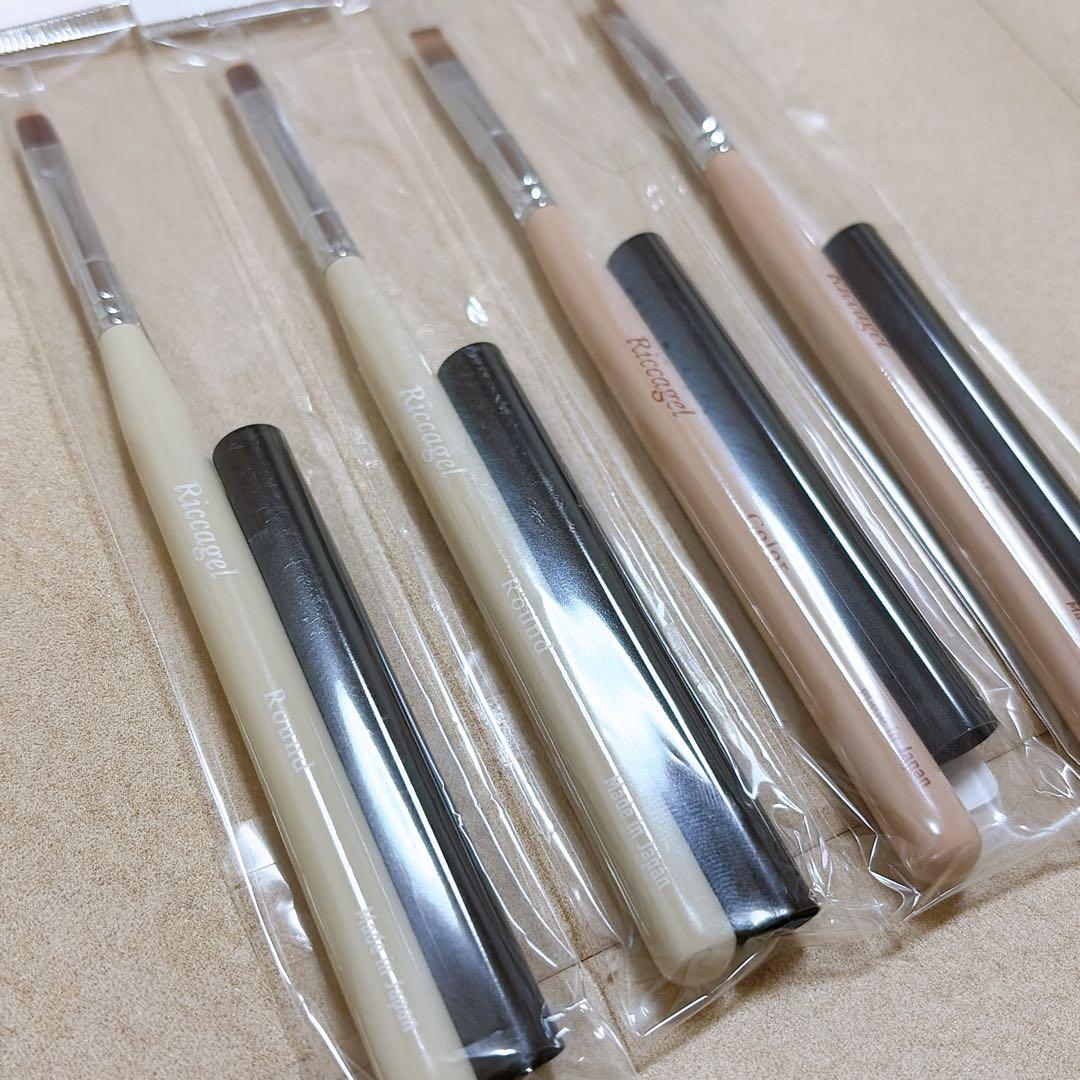 リッカジェル オーバルブラシとスクエアブラシ