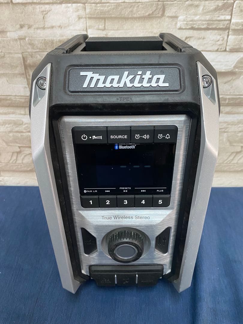 マキタ　現場ラジオ　MR113