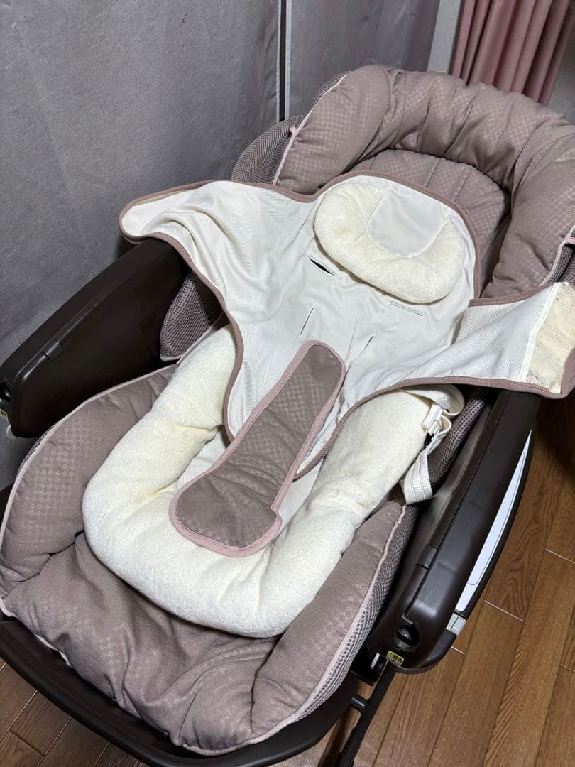 Aprica　電動ハイローチェア ユラリズム オート DX