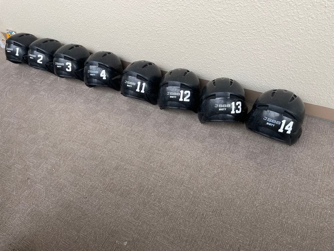 軟式野球　ヘルメット　8個　収納ケース付き