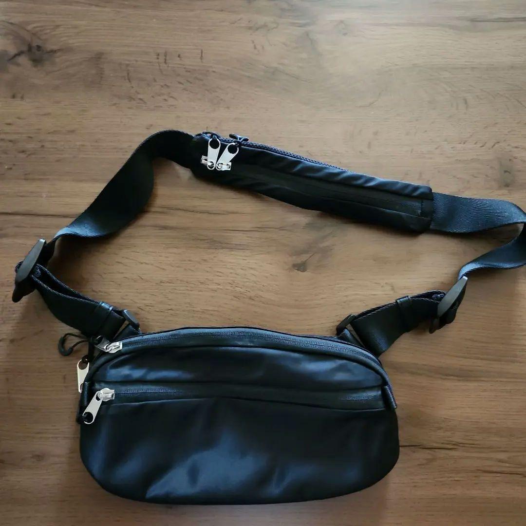Ampersand ナイロン ボディバッグ ブラック