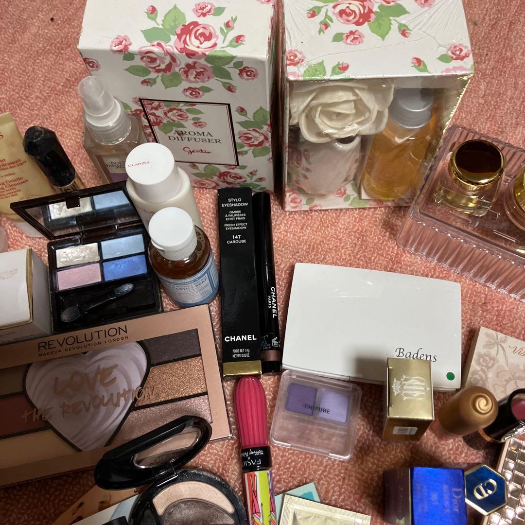 デパコスまとめ売り　コスメまとめ売り　シャネル　ディオール　マキアージュ ￼