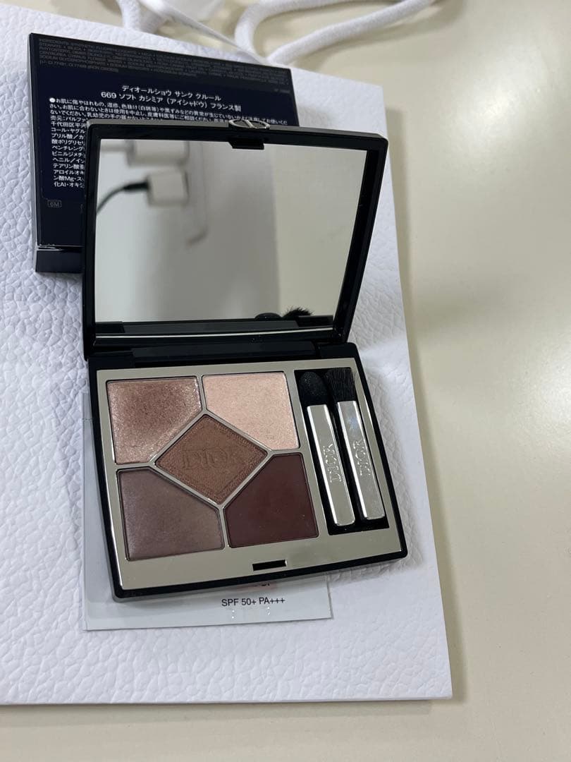 ディオールショウ　サンククルール　アイシャドウ