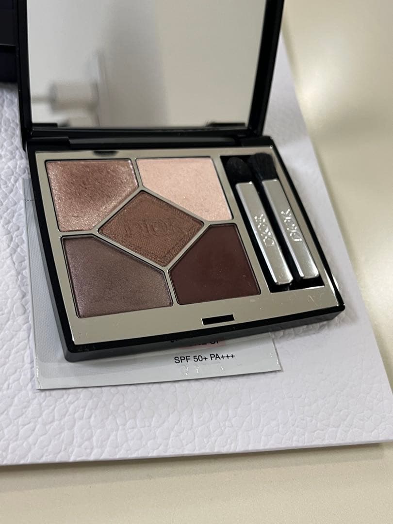 ディオールショウ　サンククルール　アイシャドウ