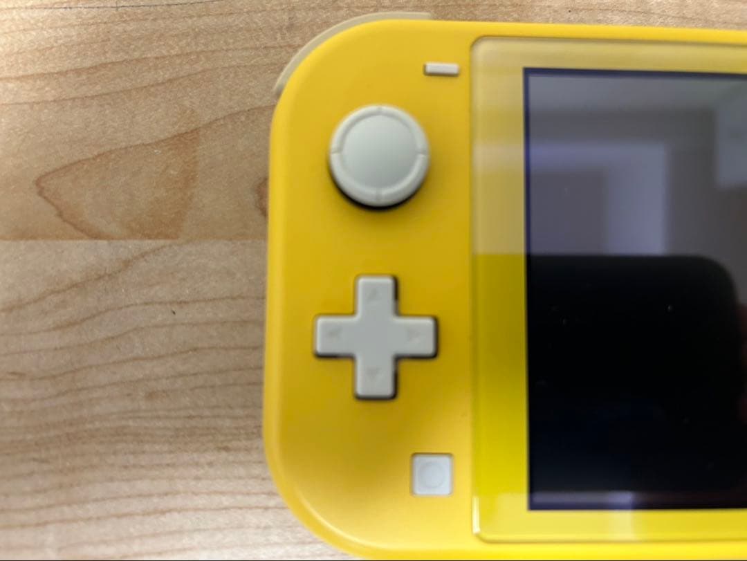 Nintendo Switchライトイエロー【箱無し】SDカード付き