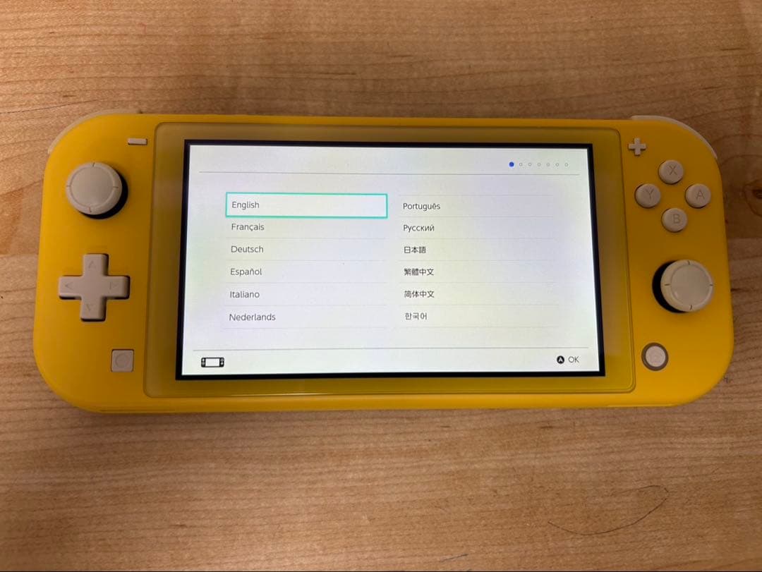 Nintendo Switchライトイエロー【箱無し】SDカード付き