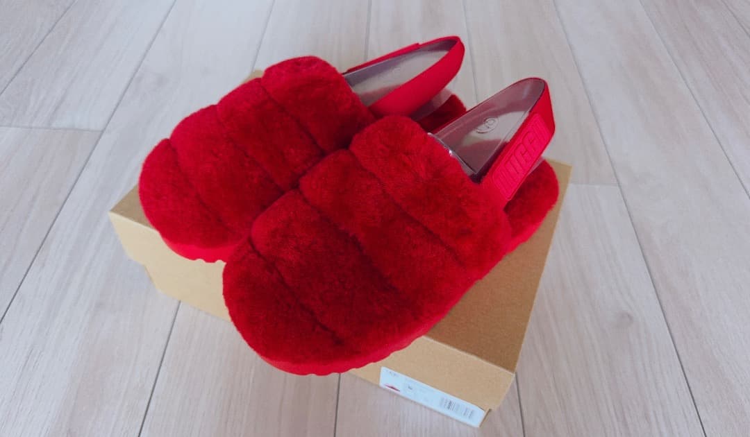 【新品・未使用】UGG アグ スーパーフラッフスリッパ 23㎝ レッド