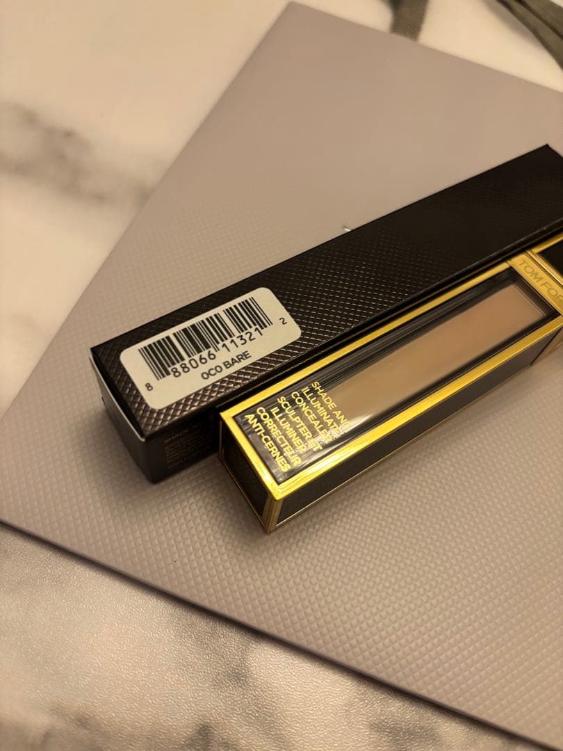 TomFord Beautyシェイド アンド イルミネイト コンシーラー 0C0