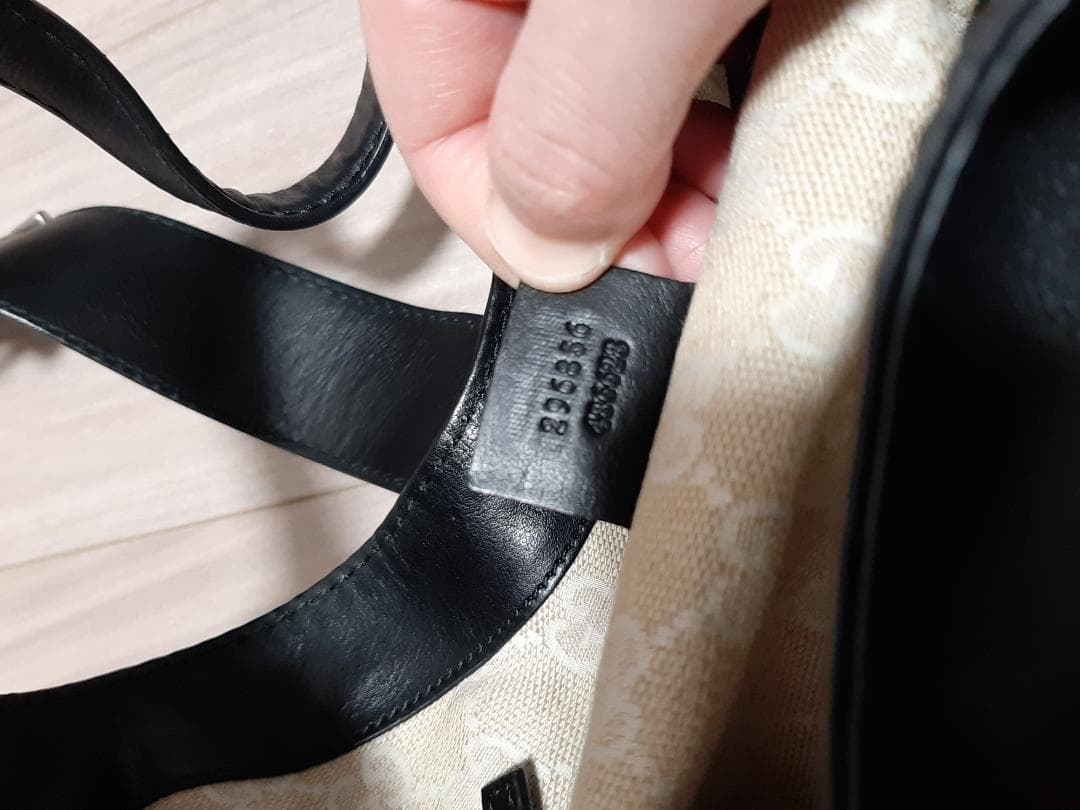 【未使用 カバー袋付】GUCCI グッチ ブラックレザー ハンドバッグ 黒革