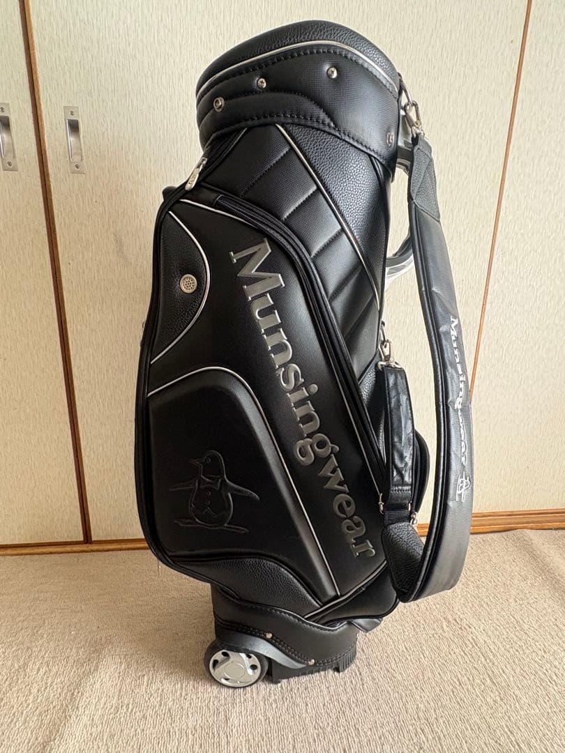 AG097　マンシングウェア　ゴルフバッグ キャディバッグ 黒 ペンギン
