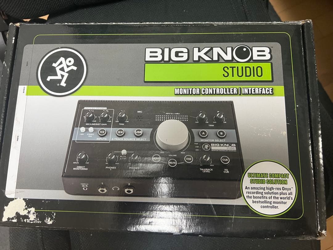 ピンクの猫 Mackie Big Knob Studio