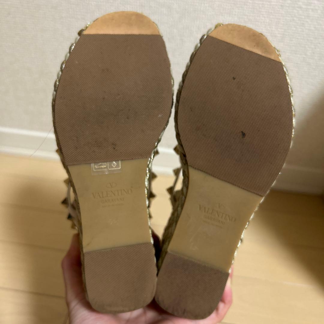 ま*め様 【匿名配送】VALENTINO スタッズ　ウェッジソールサンダル　34