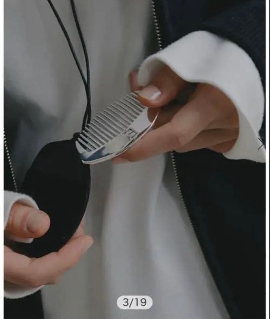 エトレ　ネックコードコームチャーム