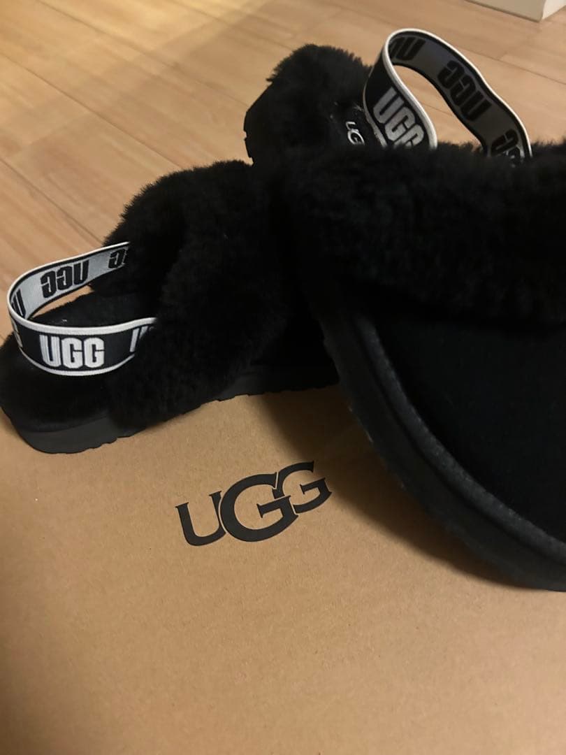 UGG ファーサンダル　ファンケット　レディース　23.5 黒　キッズサイズ