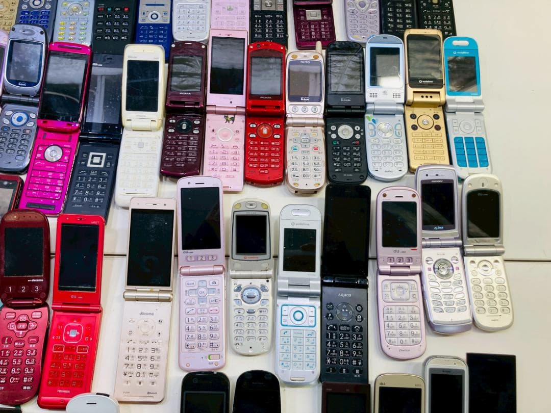 90Z 携帯電話 ガラケー 動作未確認品 修理パーツ取り/コレクション用