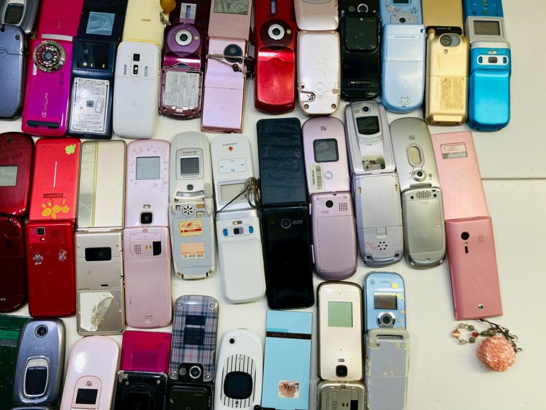 90Z 携帯電話 ガラケー 動作未確認品 修理パーツ取り/コレクション用