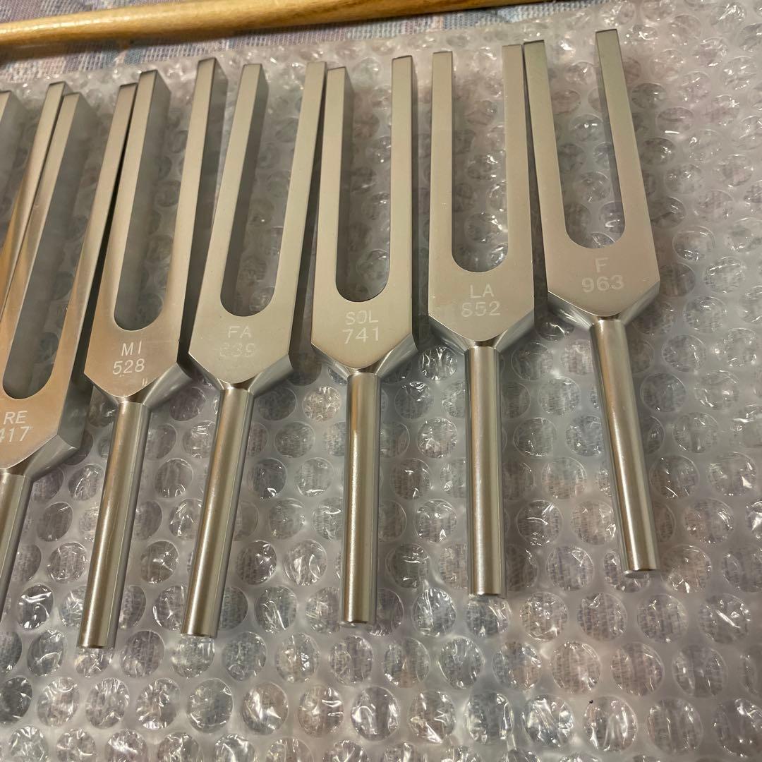 音叉　ソルフェジオ　チューニングフォークセット 9本とマレット付き