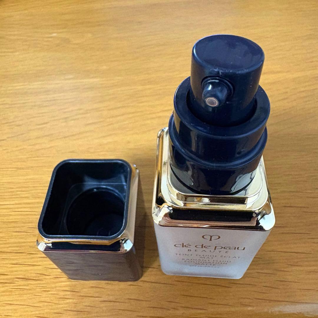 クレドポーボーテ タンフリュイドエクラマット　リキッドファンデーション35ml