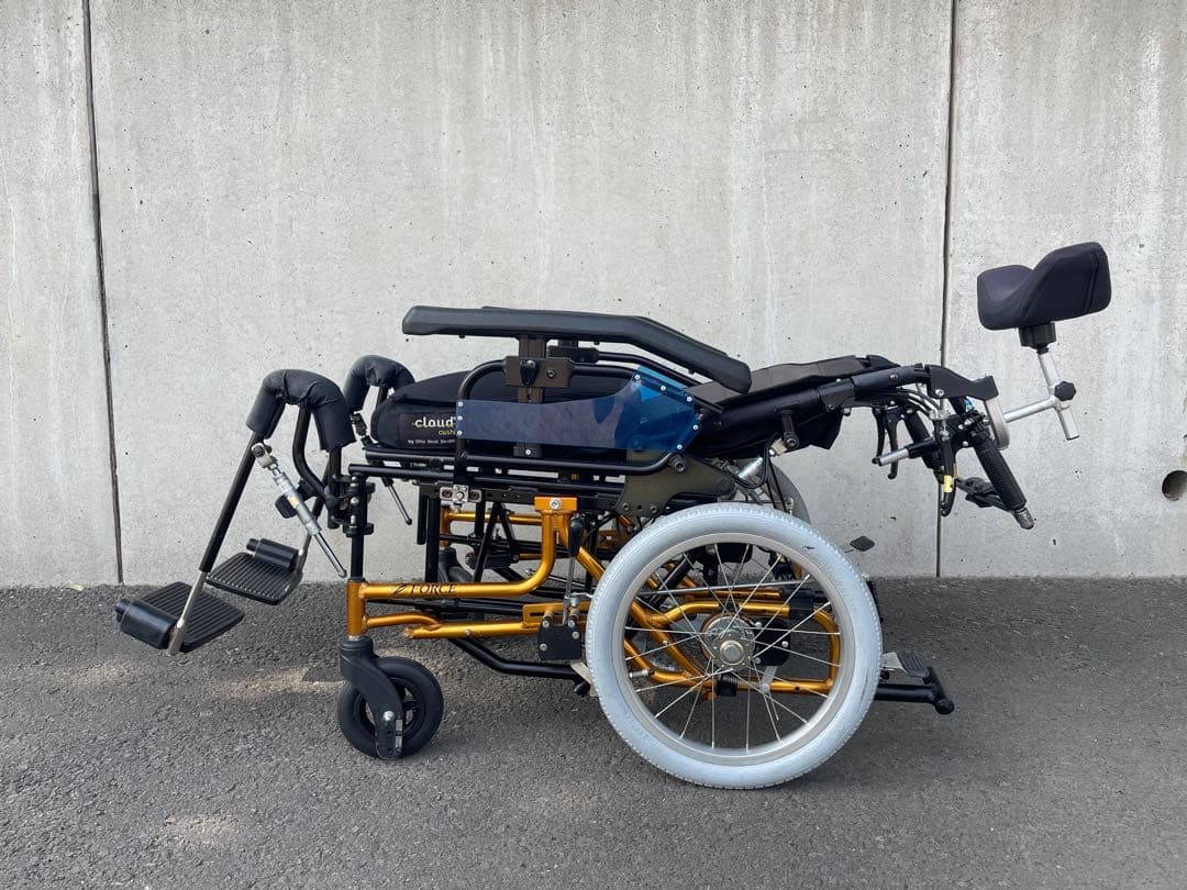 グランドフリッチャーフォース 介助式　車椅子　リクライニング　ティルト