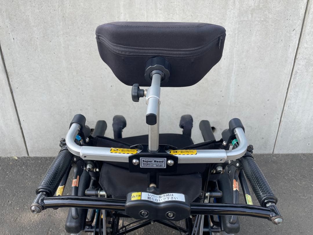 グランドフリッチャーフォース 介助式　車椅子　リクライニング　ティルト