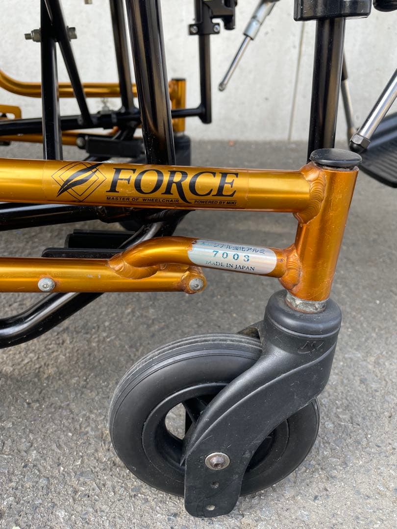 グランドフリッチャーフォース 介助式　車椅子　リクライニング　ティルト