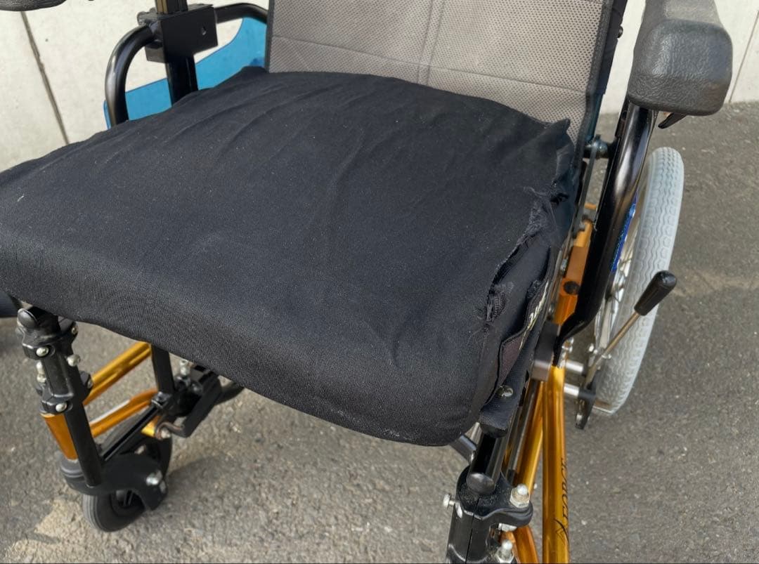 グランドフリッチャーフォース 介助式　車椅子　リクライニング　ティルト