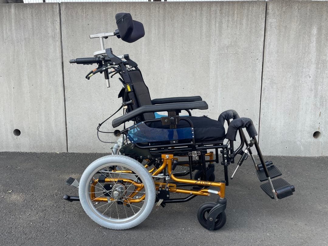 グランドフリッチャーフォース 介助式　車椅子　リクライニング　ティルト