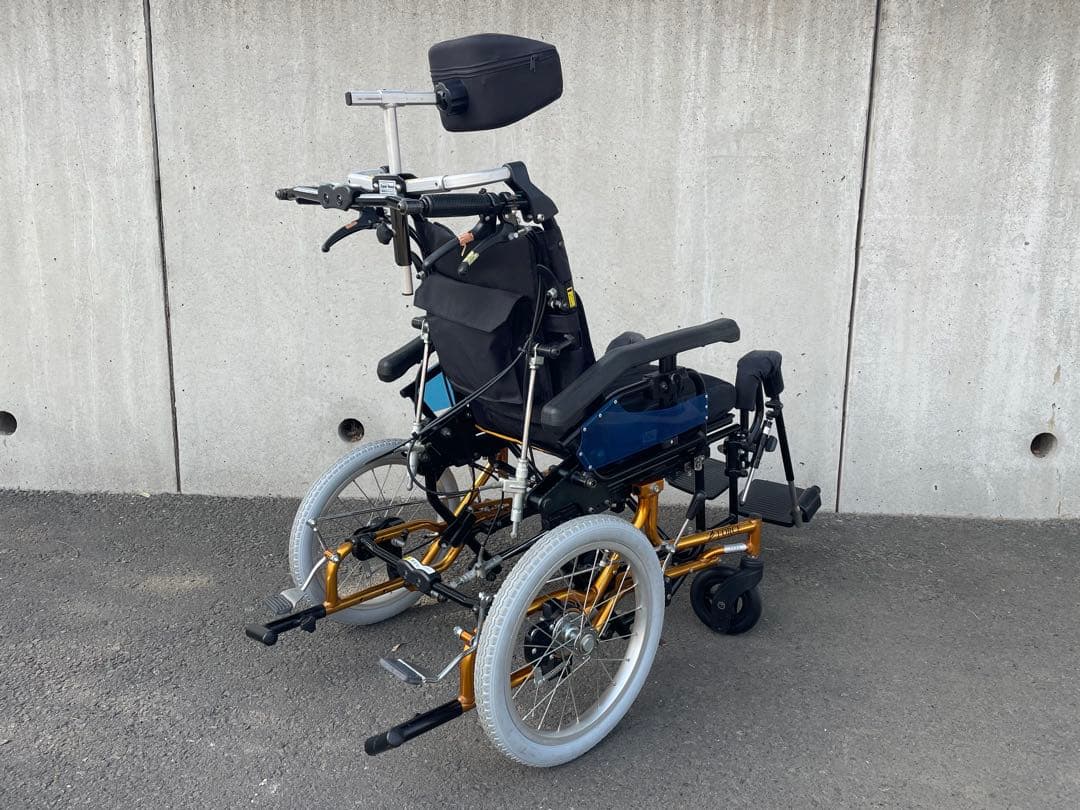 グランドフリッチャーフォース 介助式　車椅子　リクライニング　ティルト