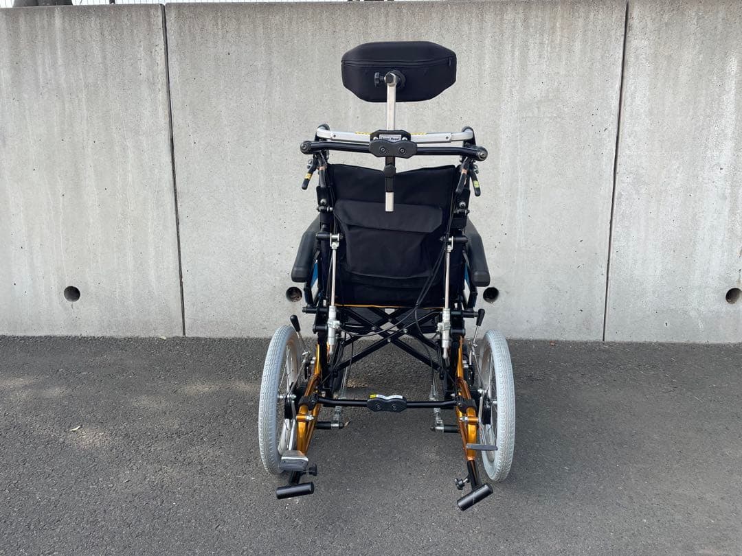 グランドフリッチャーフォース 介助式　車椅子　リクライニング　ティルト