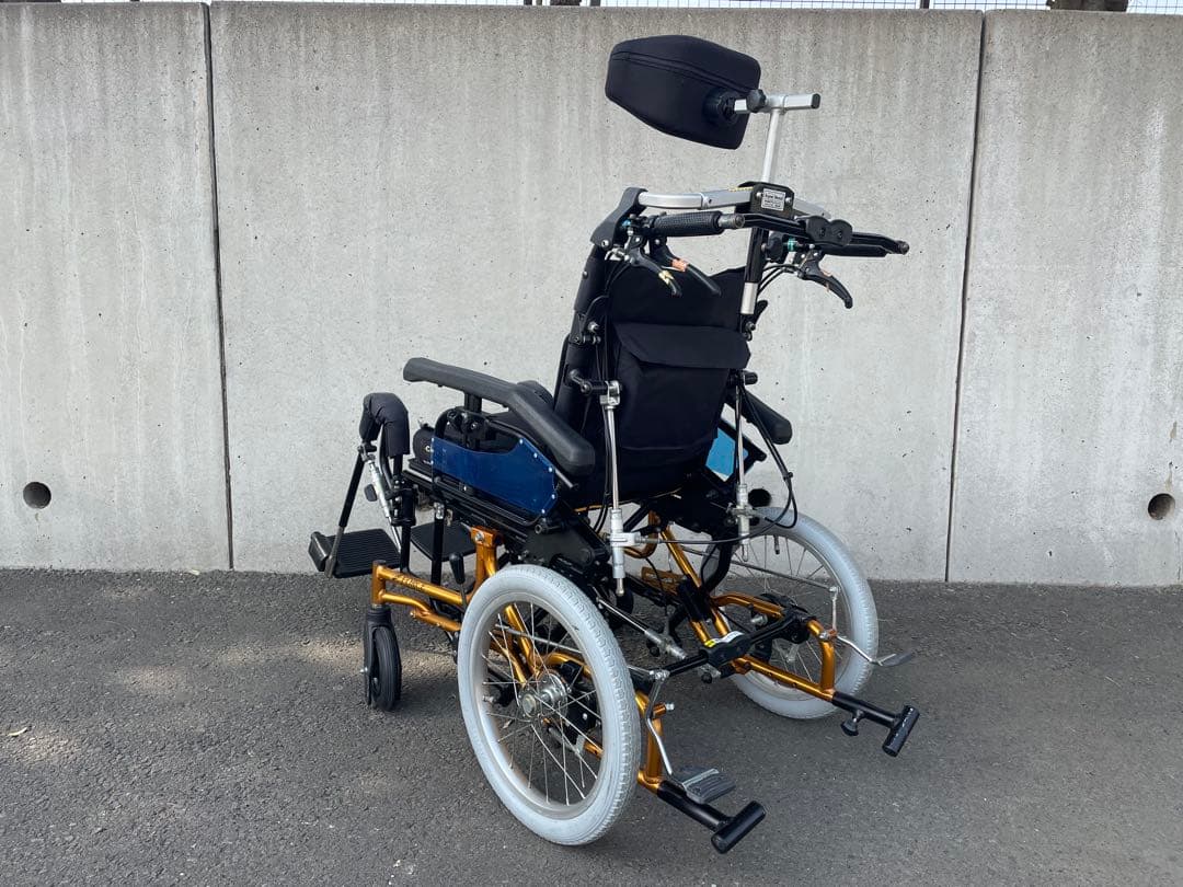 グランドフリッチャーフォース 介助式　車椅子　リクライニング　ティルト