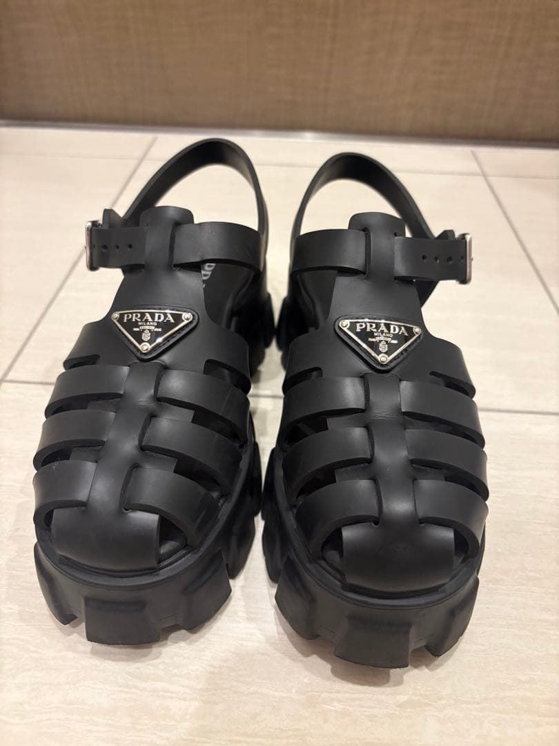 【KIN】PRADA ブラック ラバー サンダル ストラップ付