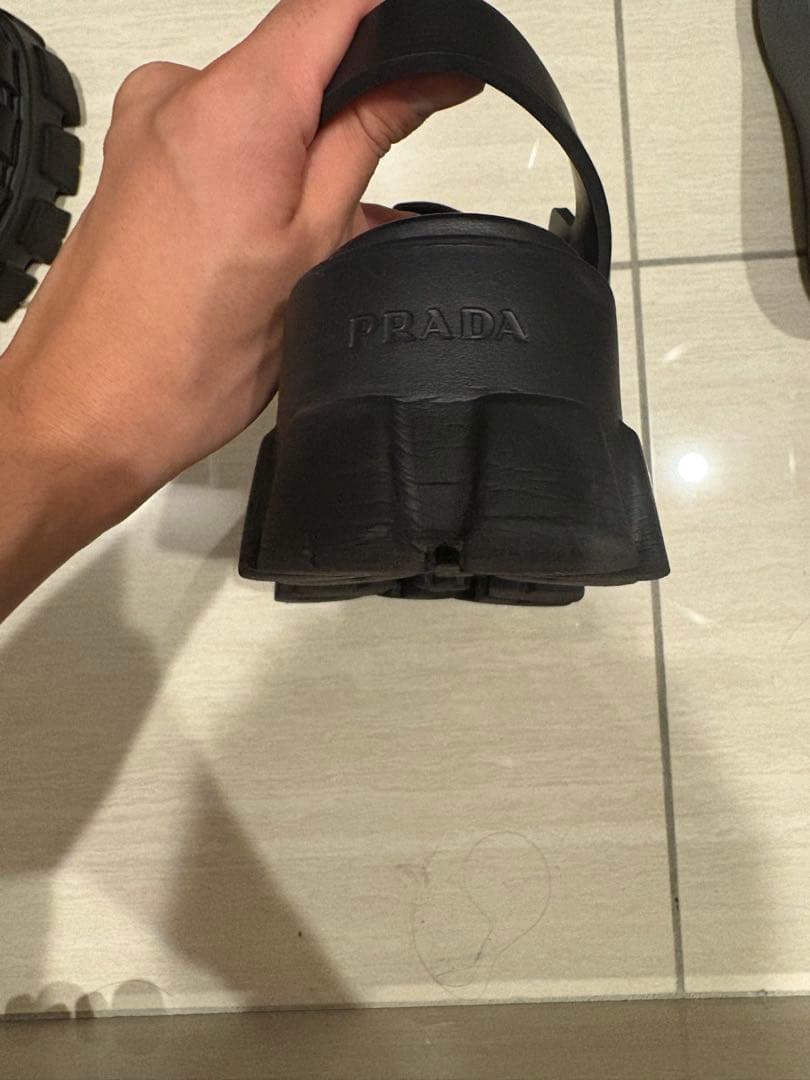 【KIN】PRADA ブラック ラバー サンダル ストラップ付