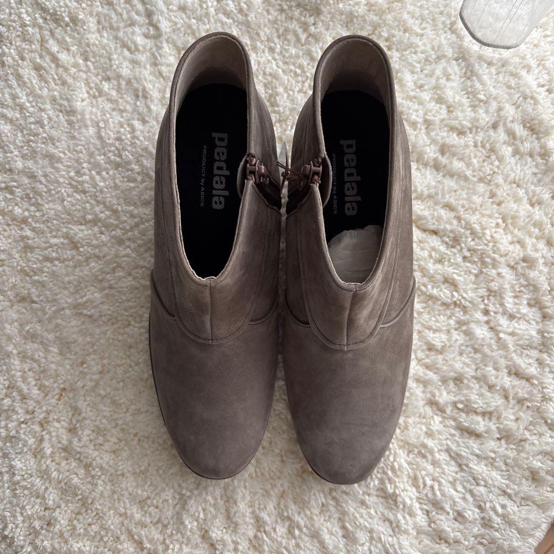 新品　pedala ショートブーツ　23センチ2E 淡いブラウン