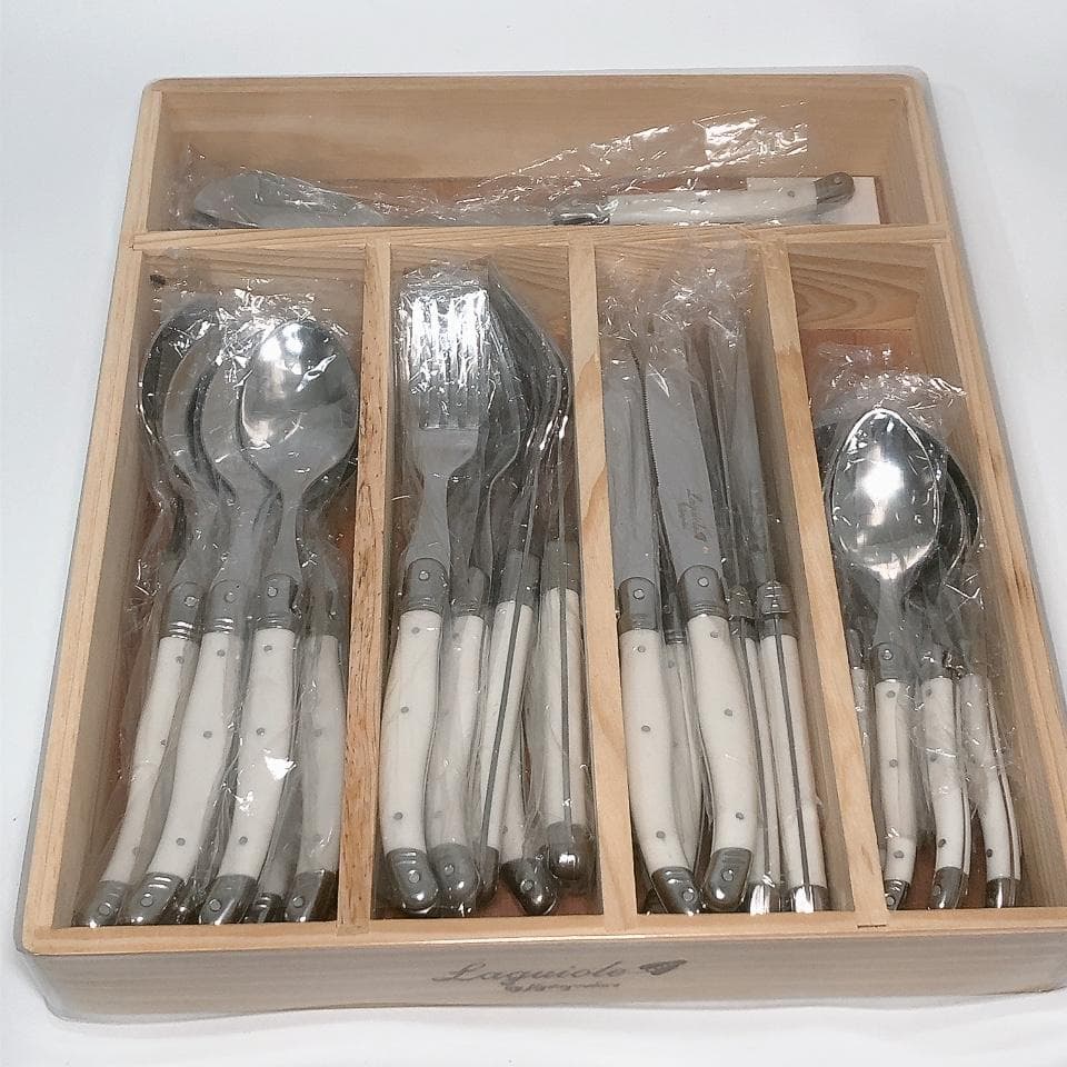 【専用出品】LAGUIOLE ラギオール カトラリー 34本セット ホワイト 白