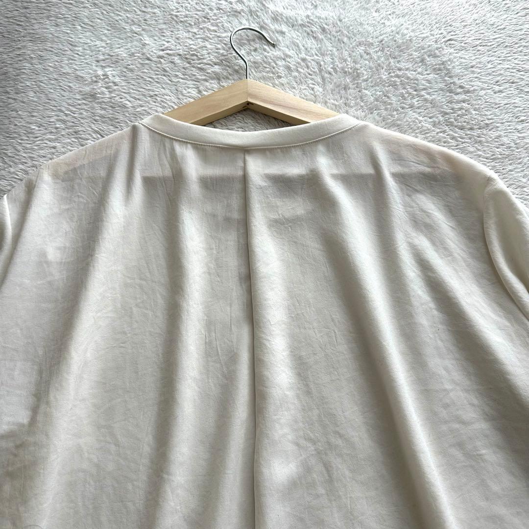 美品　BEARDSLEY ビアズリー 後ろドレープTブラウス　アイボリー　フリー