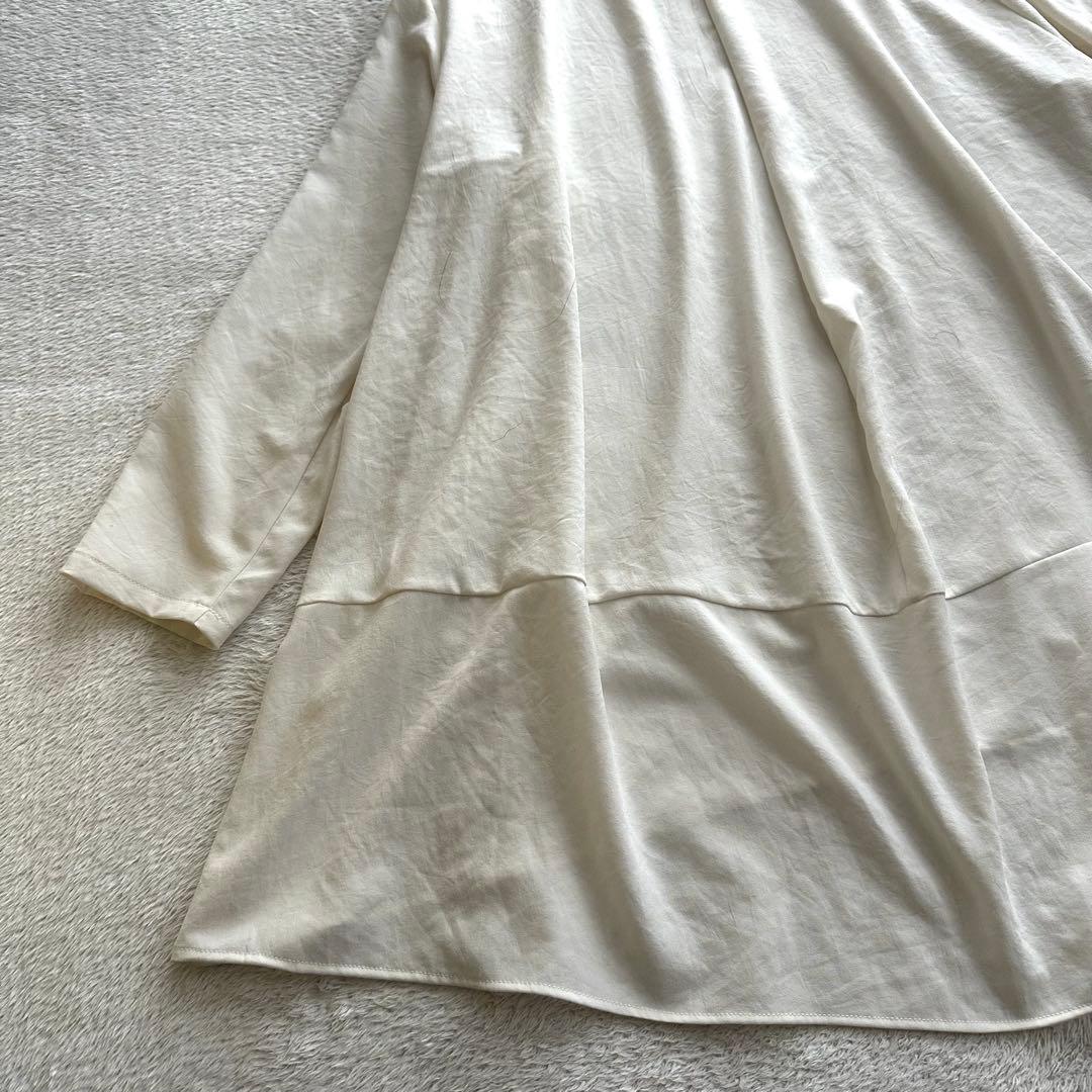 美品　BEARDSLEY ビアズリー 後ろドレープTブラウス　アイボリー　フリー