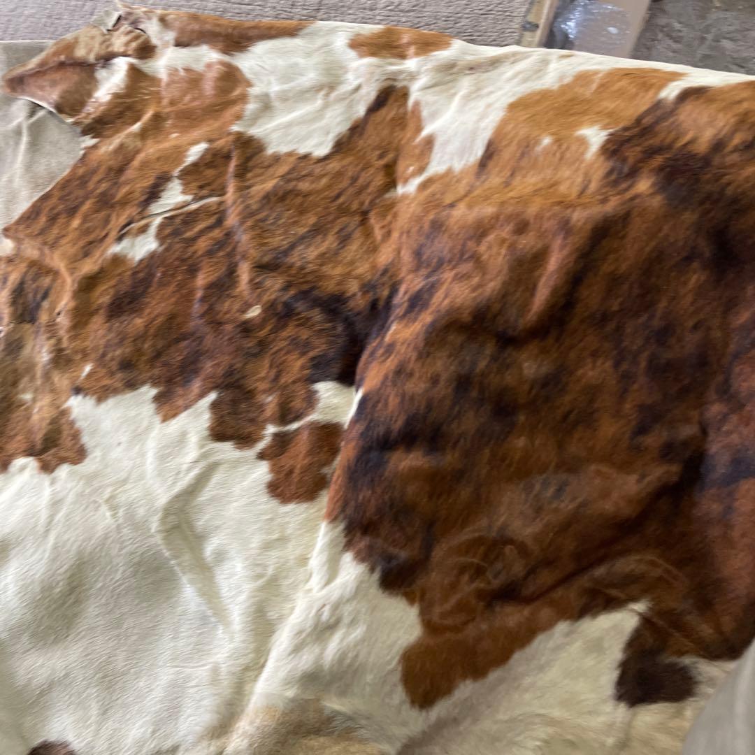 コ*中様 一頭分 牛革 本革 毛皮ラグ ハラコ カウラグ 約230×170cm
