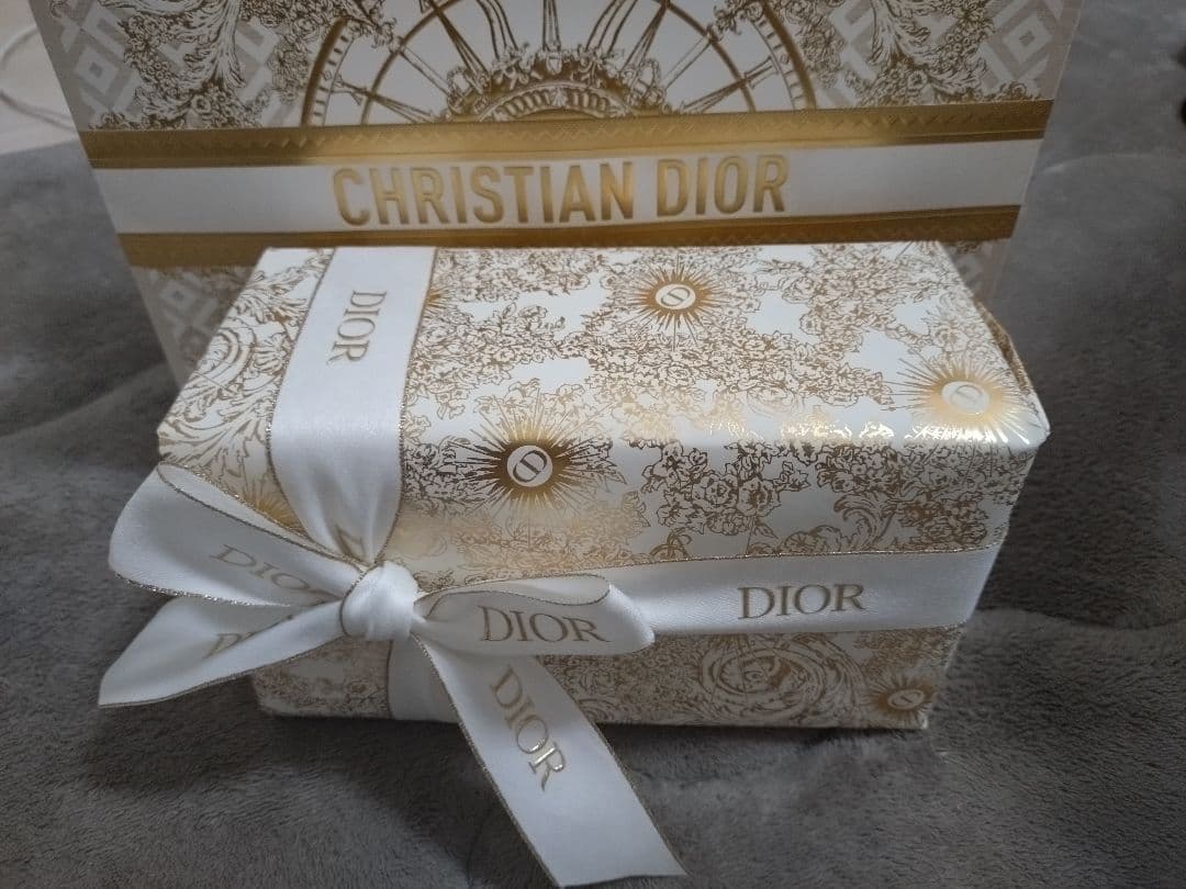 ディオール ホリデー オファー 2024