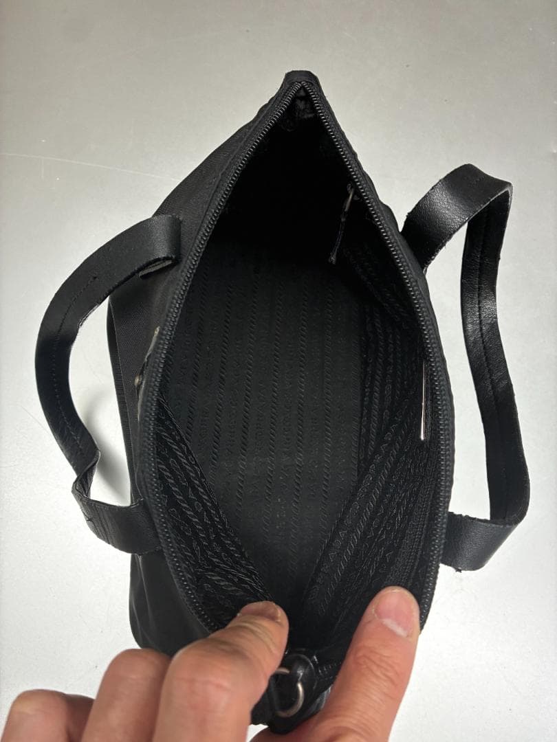PRADA ブラック ハンドバッグ